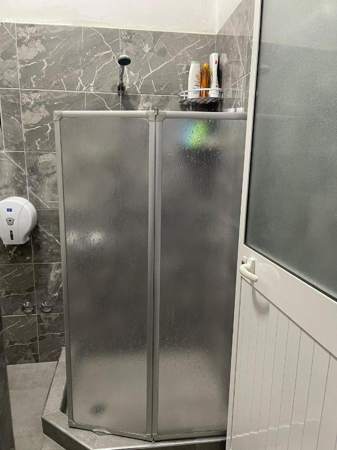 Apartament Gjergji Sarandë Esterno foto
