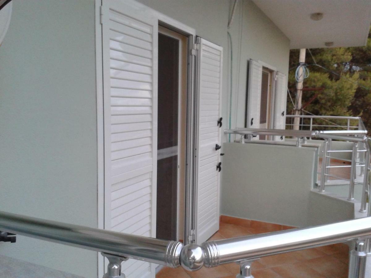Apartament Gjergji Sarandë Esterno foto